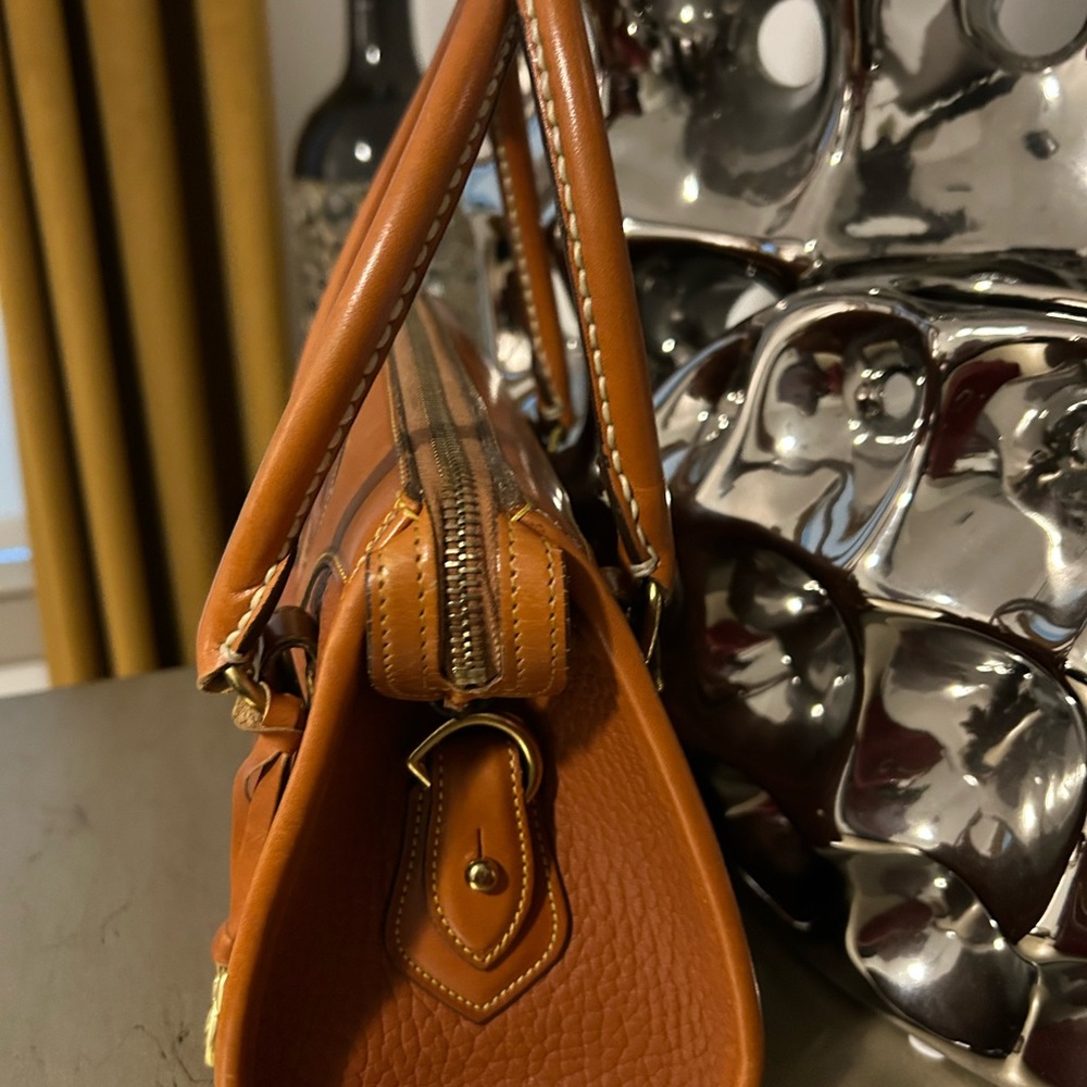 VINTAGE Dooney and Bourke Elegant Tan Leather Handbag - Picture 3 of 6